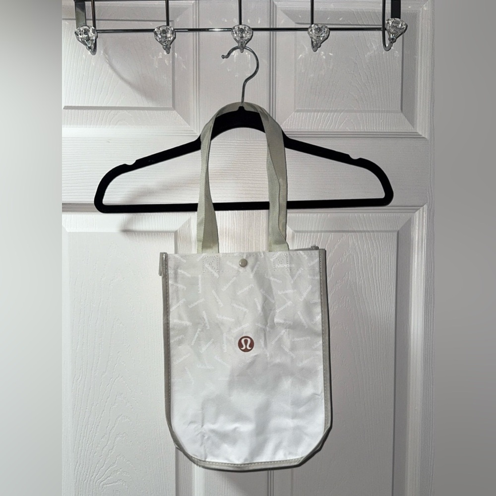 lululemon athletica reusable grey and white ombre logo spell out